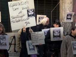 la familia de santiago maldonado desmintio que su celular se activara en chile la familia de santiago maldonado desmintio que su celular se activara en chile