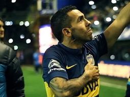 Tevez, durante su presentación ante una Bombonera colmada Tevez, durante su presentación ante una Bombonera colmada