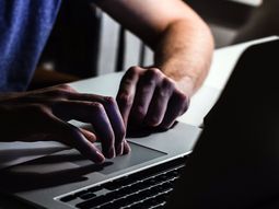 Se hizo pasar por su hija para denunciar a un acosador de menores en TikTok