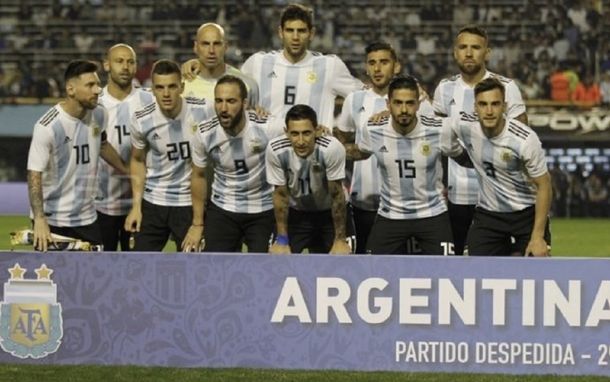 Insólito: ¿Messi homenajeó a un jugador de la Superliga en la foto previa al duelo con Haití?