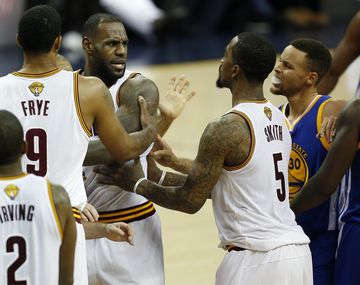 Warriors y Cavalliers se enfrentan para definir la corona