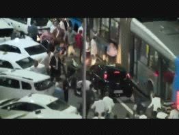 Uber de nuevo en la mira: allanaron la empresa y los domicilios de sus gerentes