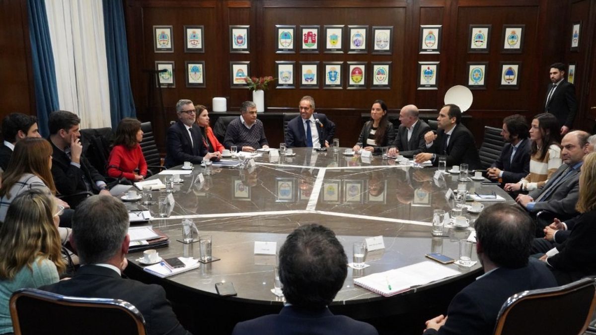 El Gobierno se reúne con empresarios para garantizar estabilidad de ...