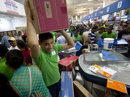 los videos de las peleas durante el black friday los videos de las peleas durante el black friday