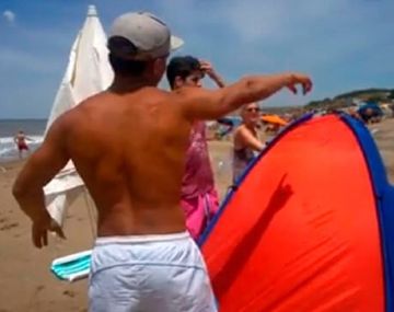 Guardavidas quiere echar a familia en playa de Mar del Plata