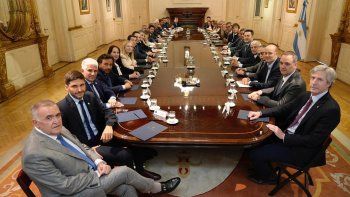 Reunión entre Javier Milei, su gabinete y los gobernadores. Reunión entre Javier Milei, su gabinete y los gobernadores.