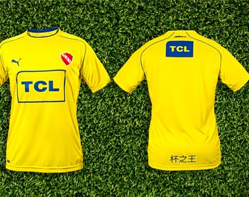 La historia detrás de la insólita camiseta de Independiente