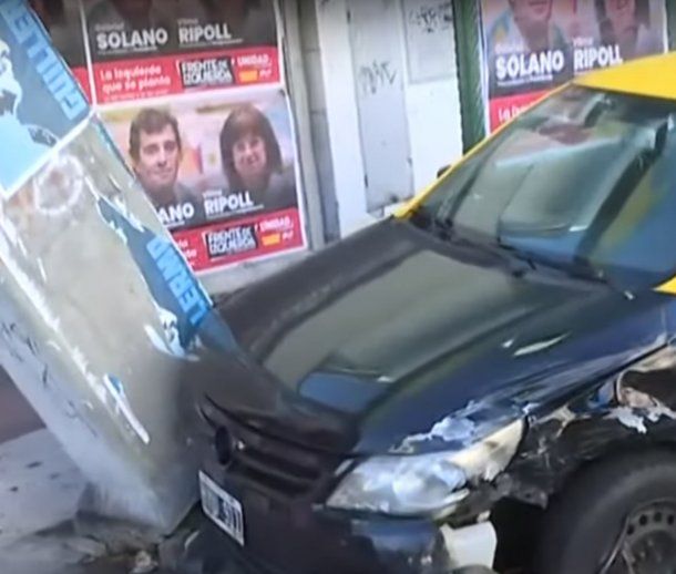 Constitución: taxista borracho chocó contra un auto parado en un semáforo