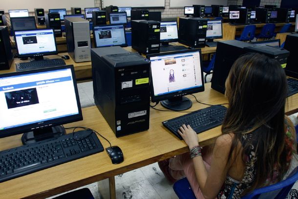 Advierten que hay 120 mil cuentas de Facebook en el país de acosadores de chicos