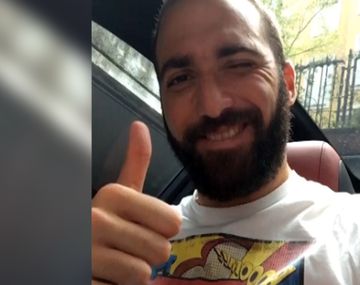 Gonzalo Higuaín subió un video cantando...¡y le erró a la letra!