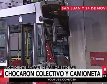 Un colectivo y una camioneta chocaron en San Cristobal. Hay un muerto.