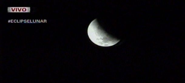 El espectáculo del eclipse total: la luna se volvió roja esta madrugada