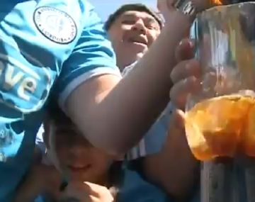 El Jesucristo cordobés: un hincha de Belgrano ¡convierte el agua en fernet!