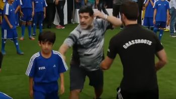 El nene siguió como si nada hubiera pasado y el 10 lo fue a encarar El nene siguió como si nada hubiera pasado y el 10 lo fue a encarar