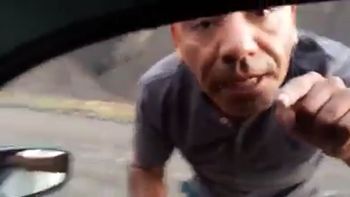 Camionero chileno agrede a argentinos Camionero chileno agrede a argentinos