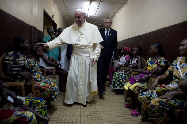 El Papa visitó un hospital en Centroafricana