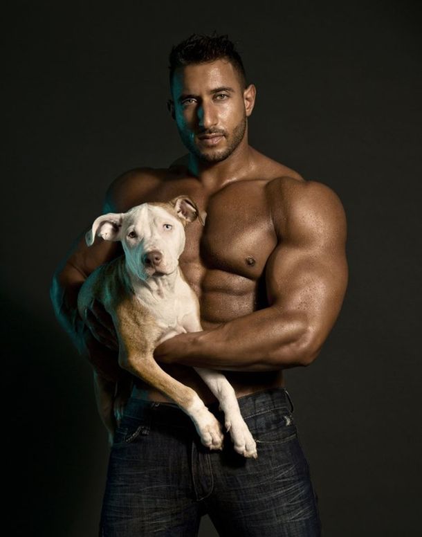 ¡Que cachorritos! Modelos posan junto a perros rescatados para juntar fondos