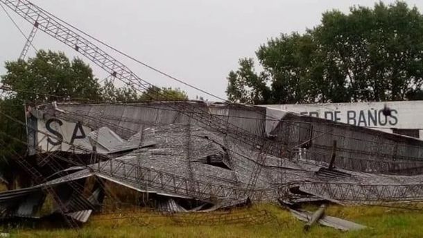 Chascomús: el temporal provocó caída de árboles y voladuras de techos