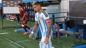 Quién es Simón Escobar, el pibe de Vélez que puede quedar detrás de Diego Maradona en la Selección Argentina Quién es Simón Escobar, el pibe de Vélez que puede quedar detrás de Diego Maradona en la Selección Argentina