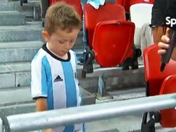 El pequeño se llevó todas las miradas en la tribuna El pequeño se llevó todas las miradas en la tribuna