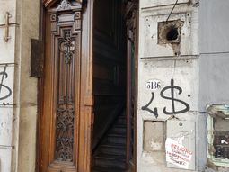 Clausuraron un hotel tomado en Balvanera por falta de seguridad