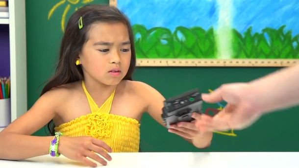 VIDEO: así reaccionó un grupo de chicos cuando vieron un walkman por primera vez