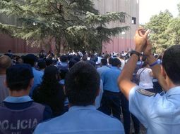 separan a cuatro policias por promover nuevas protestas separan a cuatro policias por promover nuevas protestas