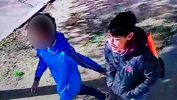 La última foto de Joaquín con quien sería el presunto asesino. Foto: TN