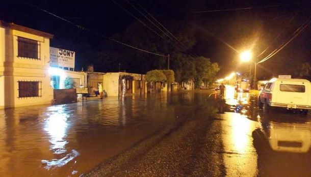 Más de 300 evacuados por una fuerte tormenta en Córdoba