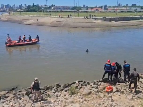 Hallaron sin vida a un hombre que se tiró al Río de la Plata a la altura de la Costanera