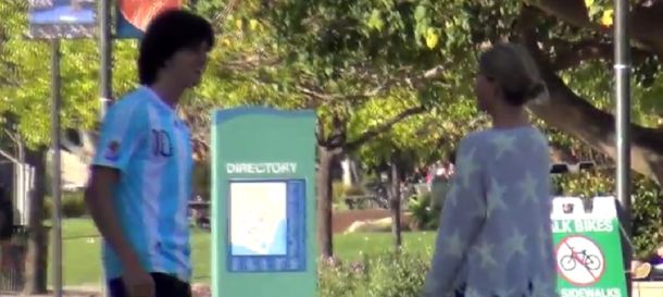 Messi sale a buscar mujeres en la calle
