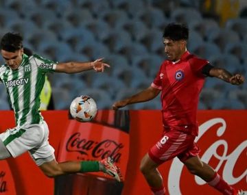 Argentinos perdió 2-1 ante Racing de Montevideo
