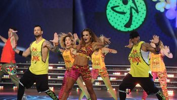 Jésica Cirio abrió el ritmo de la zumba. Jésica Cirio abrió el ritmo de la zumba.