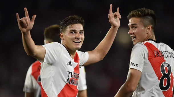 Palavecino brilló en el triunfo de River y le dedicó un gol a Julián Álvarez