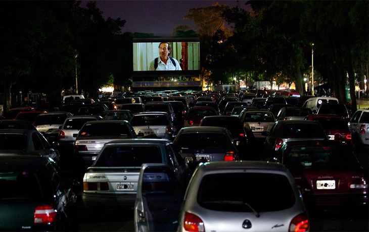 Vuelve el cine: a pesar de la pandemia abrir&aacute;n un autocine en el AMBA