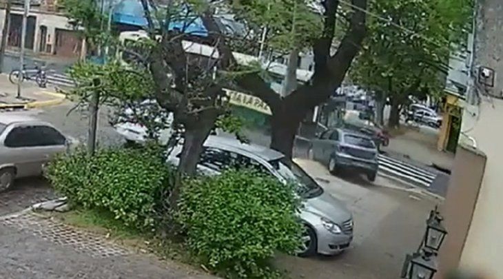 Chofer de colectivo en estado de ebriedad chocó a un auto y mató a un hombre de 70 años