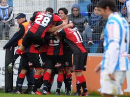 newells supero a rafaela y acaricia el titulo newells supero a rafaela y acaricia el titulo