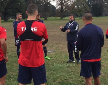 El entrenador sigue reforzando a su equipo (foto: sitio oficial Tigre)