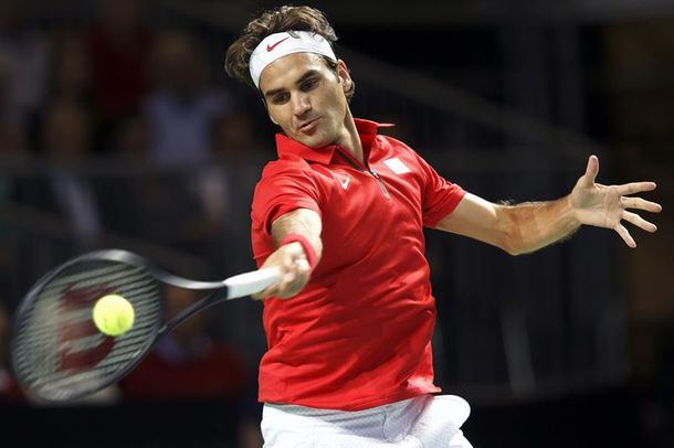 Federer se hizo fuerte en casa e igualó la serie de cuartos de final ante Kazajistán