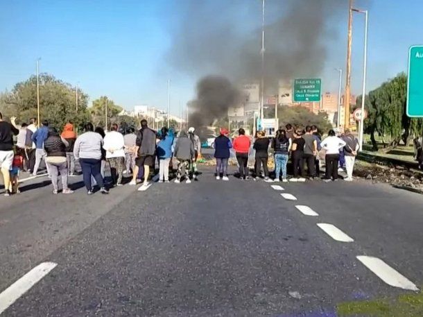 Corte en la Autopista Riccheri: bloqueo total para llegar al Aeropuerto de Ezeiza