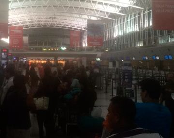 Un reclamo gremial paraliza vuelos internacionales de LAN y TAM en Ezeiza