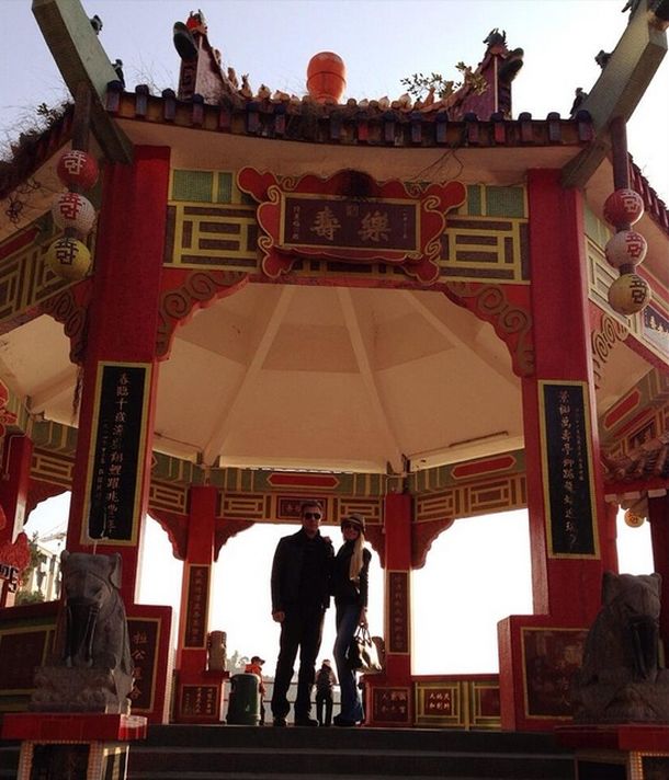 Luli Salazar y Martín Redrado disfrutan de su amor en China