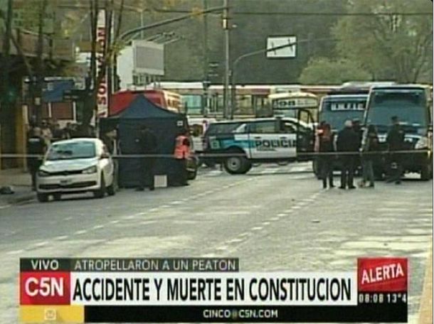 Constitución: un automovilista cruzó en amarillo y mató a un peatón