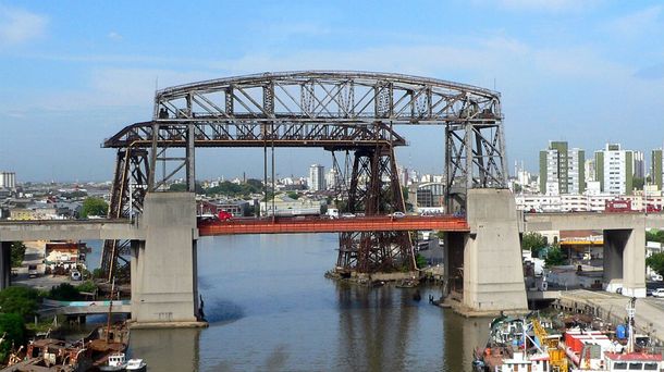 Encontraron el cuerpo de un hombre maniatado en el Riachuelo