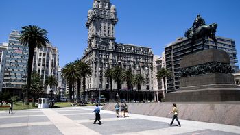 Las principales proyecciones de la economía uruguaya, según el Centro de Estudios para el Desarrollo. Las principales proyecciones de la economía uruguaya, según el Centro de Estudios para el Desarrollo.