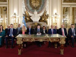 Javier Milei y todo su Gabinete de ministros, en cadena nacional.