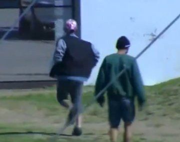 Un club de la Primera C liquidó a un tuitero libertario tras llamar mandril a un chico que robó una pelota