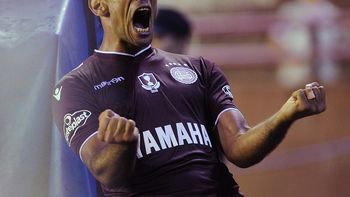 El goleador de Lanús hizo el segundo de su equipo El goleador de Lanús hizo el segundo de su equipo