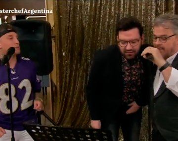 Noche divertida en Masterchef: Damián Betular y Donato de Santis cantaron cumbia con El Polaco pero no sabían la letra