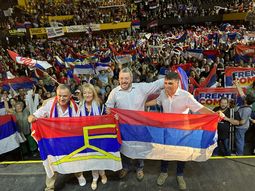 El Frente Amplio, con cuatro precandidaturas bien definidas, aventaja en intención de voto al oficialismo. El Frente Amplio, con cuatro precandidaturas bien definidas, aventaja en intención de voto al oficialismo.